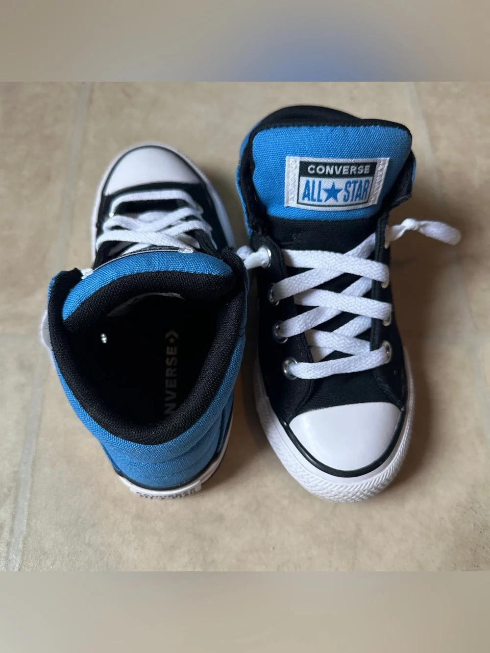 Converse Kids’ Chuck Taylor All Star Axel Mid